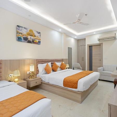 Hotel Sudarshan Ayodhya エクステリア 写真