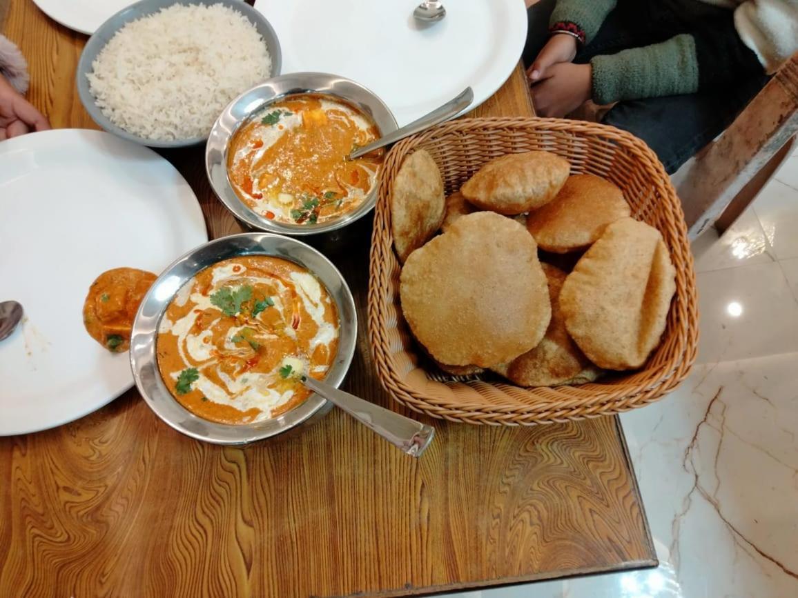 Hotel Sudarshan Ayodhya エクステリア 写真