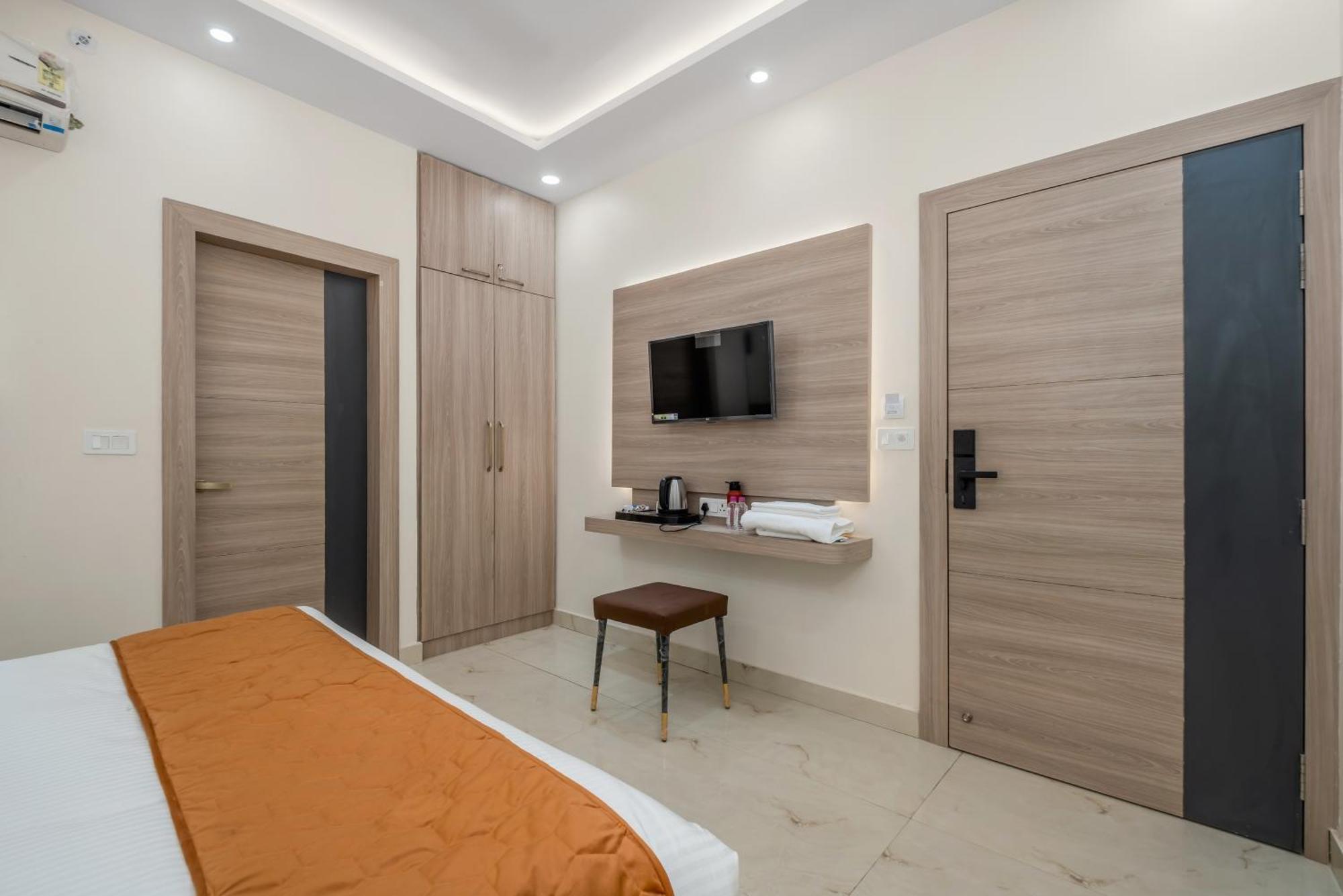 Hotel Sudarshan Ayodhya エクステリア 写真