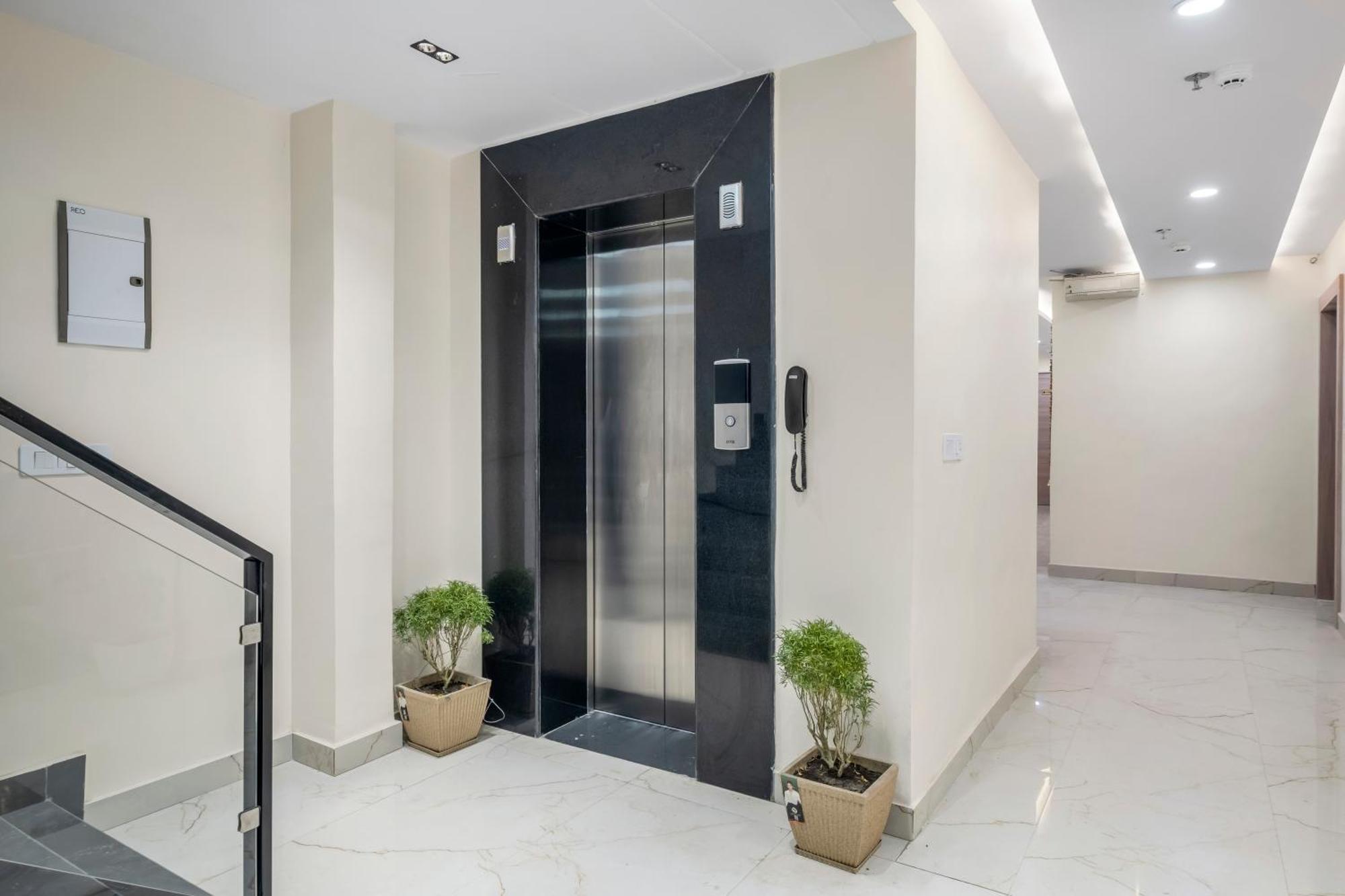 Hotel Sudarshan Ayodhya エクステリア 写真