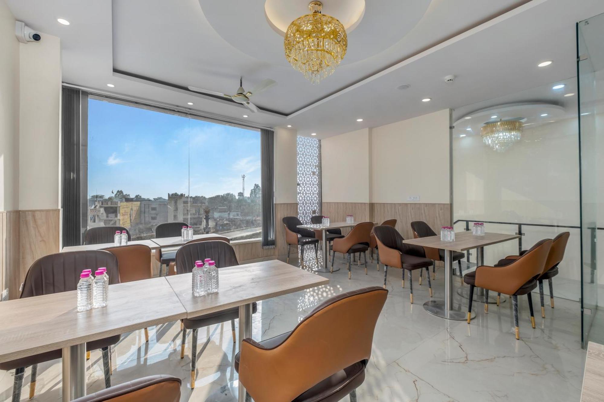 Hotel Sudarshan Ayodhya エクステリア 写真