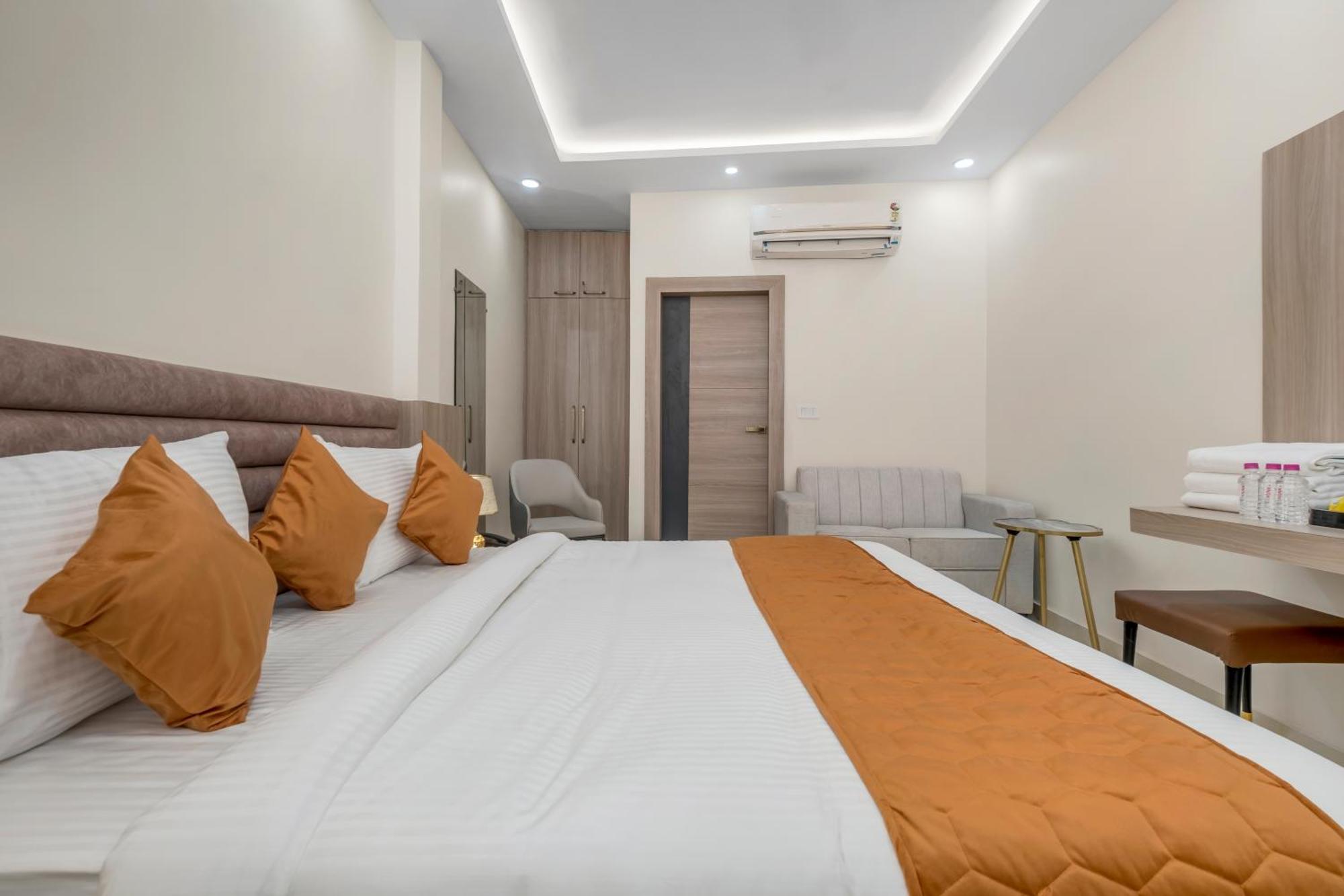 Hotel Sudarshan Ayodhya エクステリア 写真