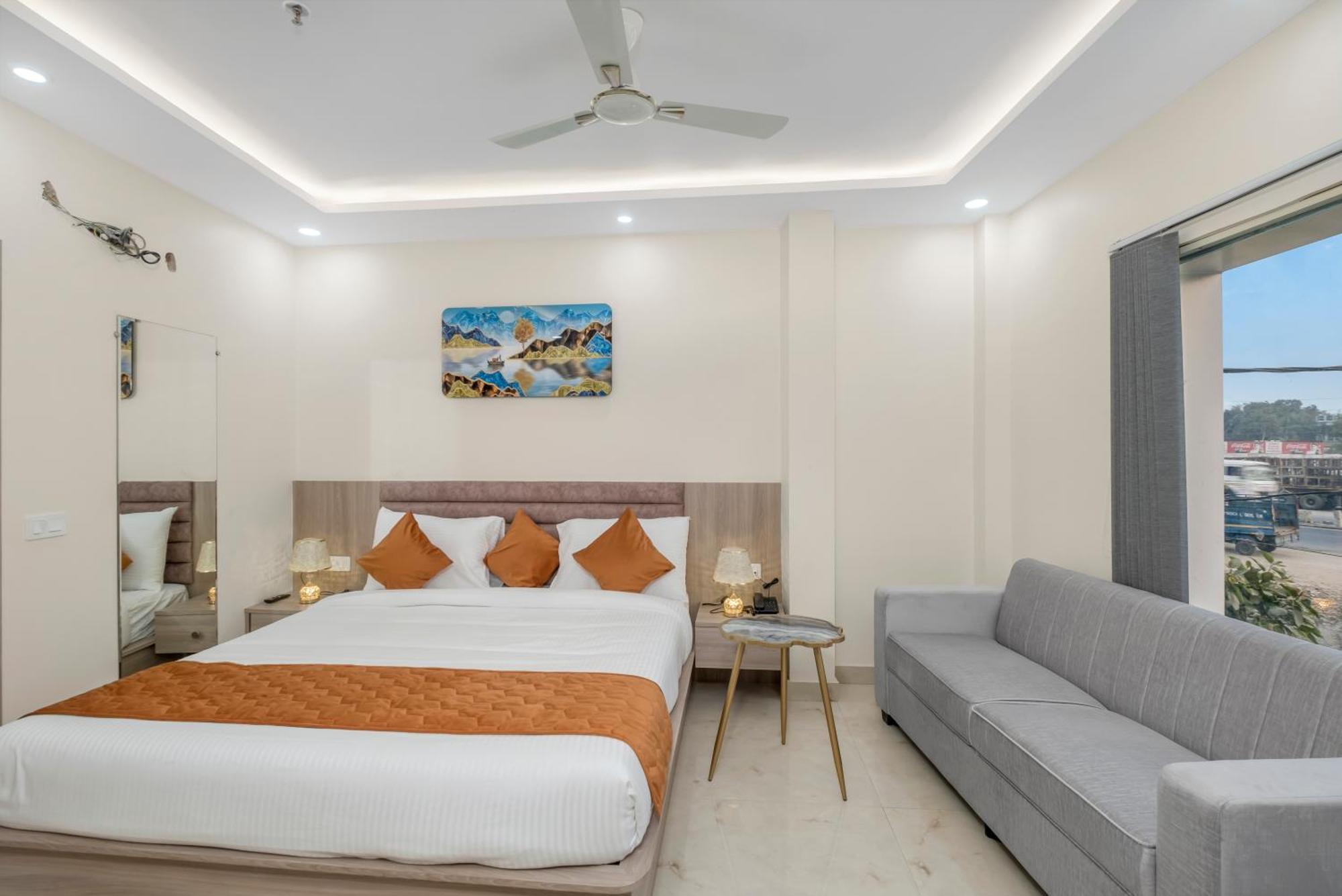 Hotel Sudarshan Ayodhya エクステリア 写真
