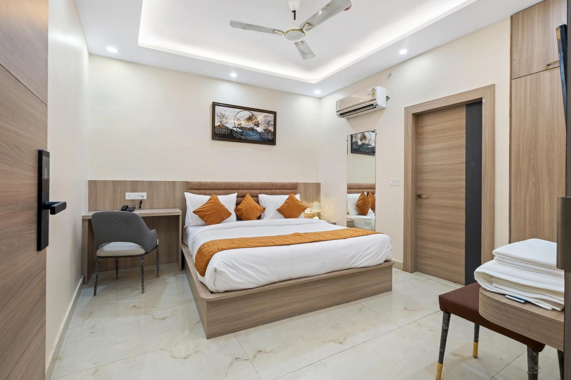 Hotel Sudarshan Ayodhya エクステリア 写真